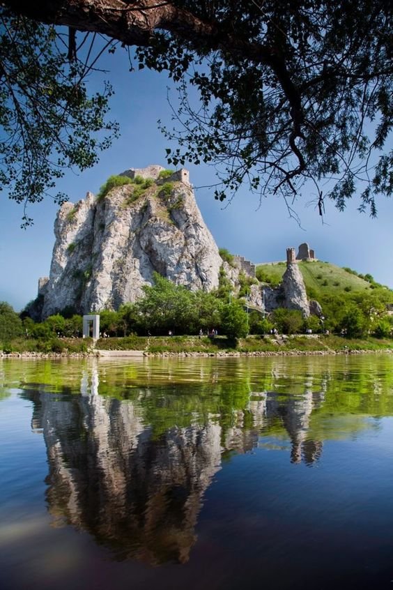DevÃ­n Castle - Slovakia.travel